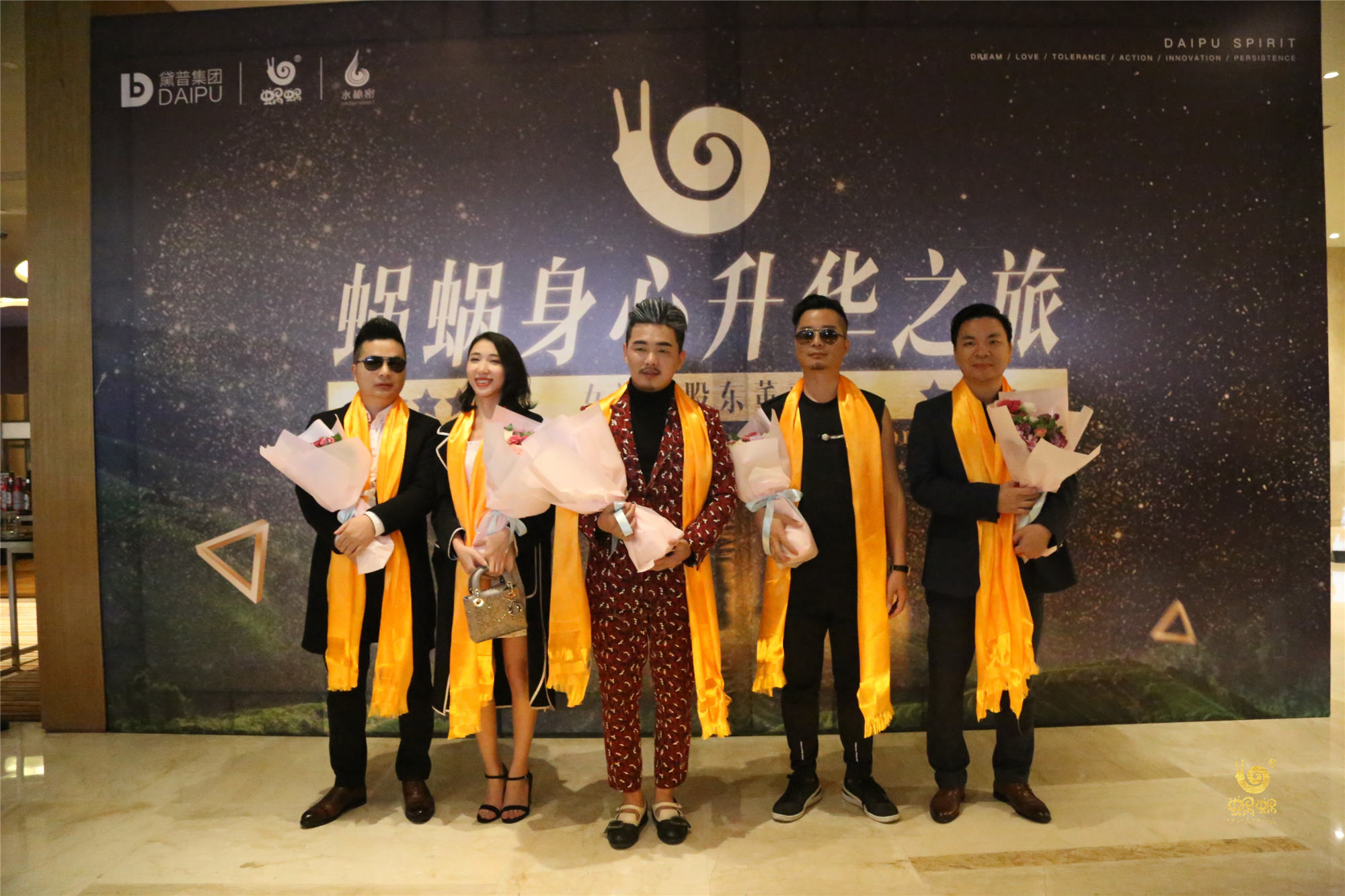 蝸蝸豪華自駕游，美女帥哥帶你走玩轉(zhuǎn)桂林